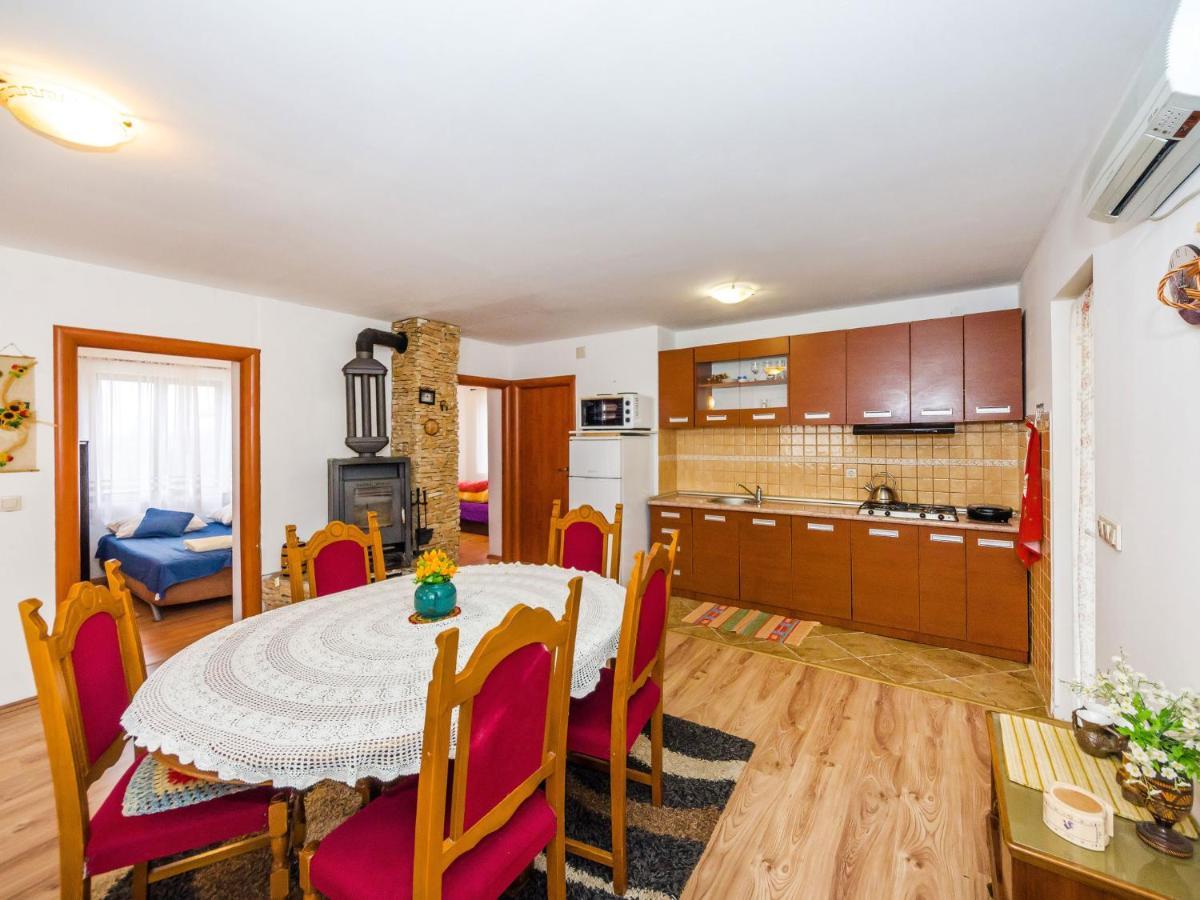 Vacation House Loreta Sveti Rok Exterior photo