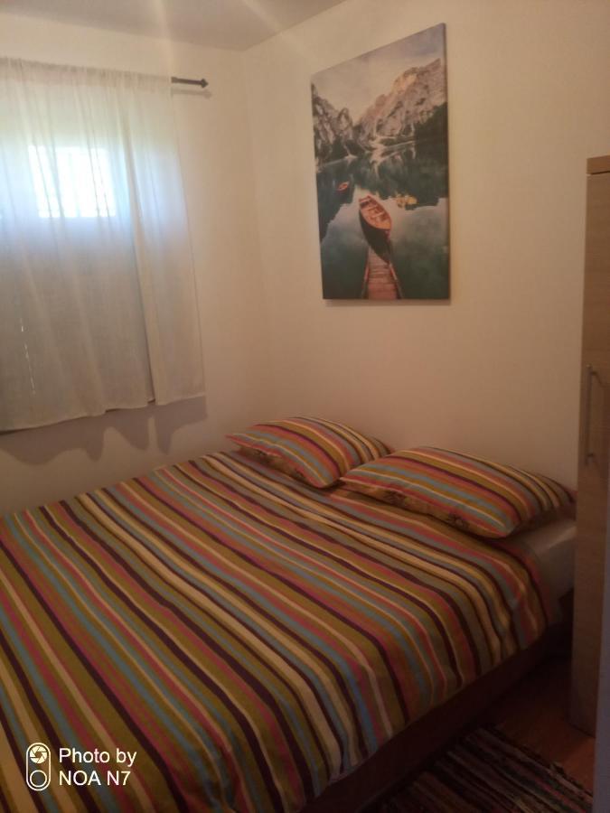 Vacation House Loreta Sveti Rok Exterior photo
